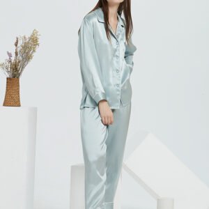 Ensemble de Pyjama Vert en Soie Pure pour Femme – 2 Pièces avec Bordure Élégante – Haut à Manches Longues et Pantalon Long – 22MM 6A