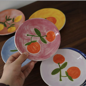 Assiettes en Céramique Peintes à la Main avec Motifs de Fruits Colorés – 6 pouces